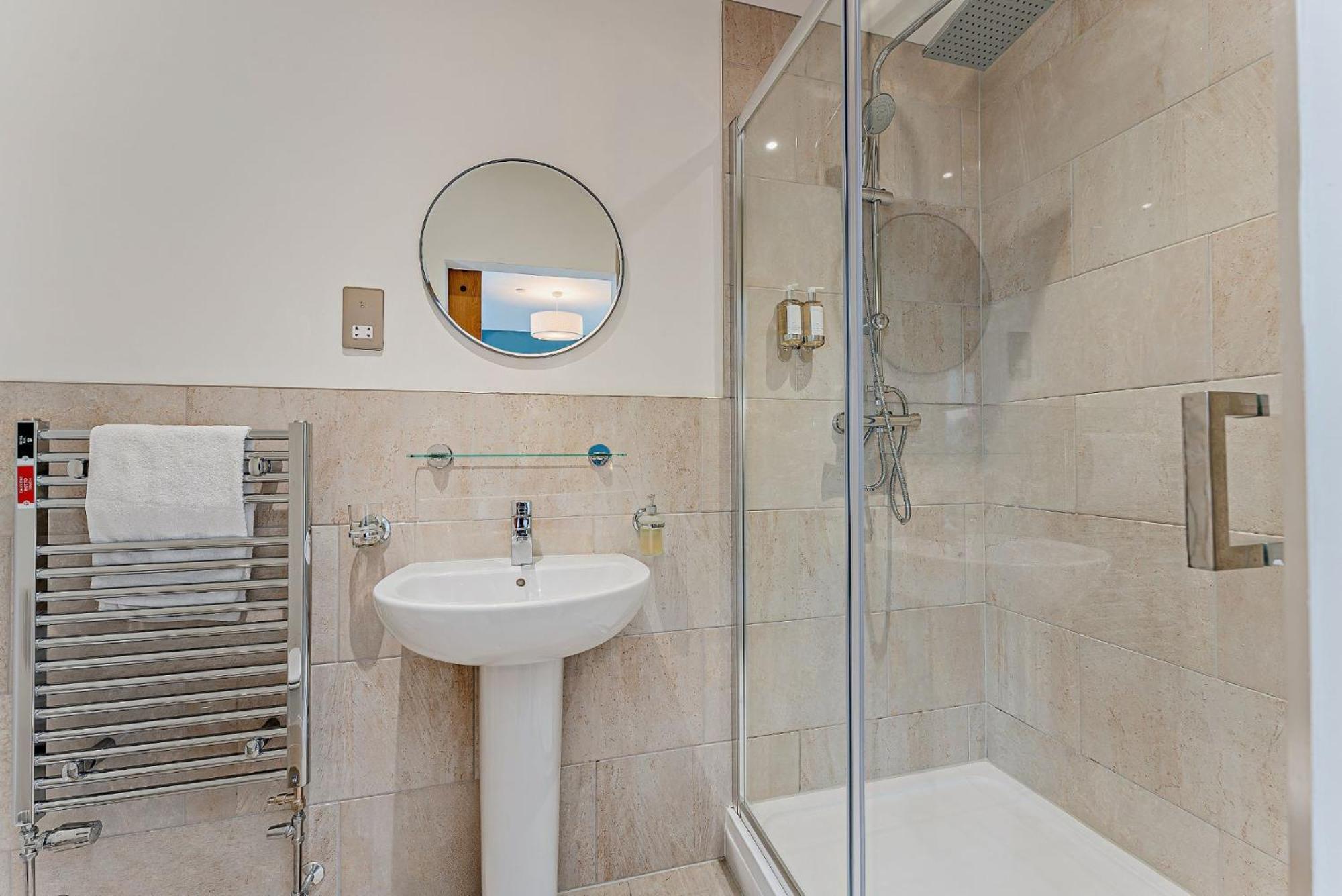 2 Bed Ground Floor Apartment - 11 Plas Pistyll ภายนอก รูปภาพ